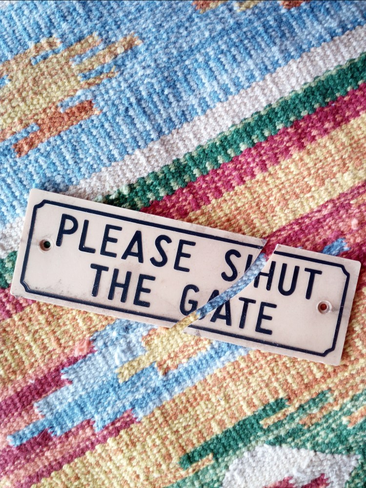 Please Shut The Gate Sign